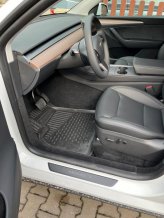 Gumové koberčeky Tesla Model Y 2020-2025 - Novline 28 mm okraj