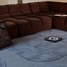 Jednobarevný vlněný koberec Marimekko Iso Unikko modrý 132308 Brink & Campman