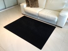Kusový černý koberec Eton