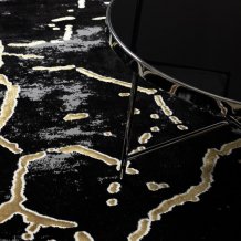 Kusový koberec Allure 1967 black/gold