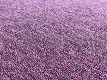 Kusový koberec Astra vínová
