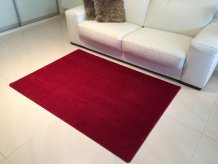 Kusový vínově červený koberec Eton