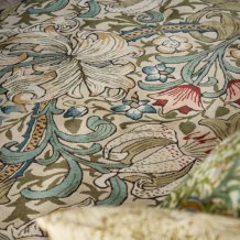 Květinový vlněný koberec Morris & Co Golden Lily green-red 130107 Brink & Campman