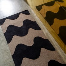 Moderní kusový běhoun Marimeko Lokki černý 133905 Brink & Campman