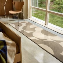 Moderní kusový běhoun Orla Kiely Prism Flower mushroom-ecru 158009 Brink & Campman