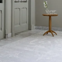 Ručně tkaný žákárový koberec Laura Ashley Josette dove grey 81401 Brink & Campman