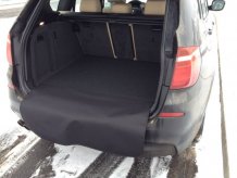 Textilné koberce do kufra auta s nášľapom Audi A6 combi 03.2005-2011 Carfit (0214-kufr)
