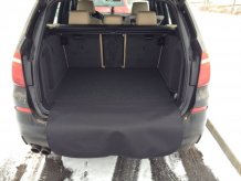 Textilné koberce do kufra auta s nášľapom Nissan Note 2013 - Carfit (3266-kufr)