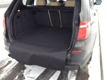Textilné koberce do kufra auta s nášľapom Audi Q3 (horní dno) 2025 - Royalfit (0259-Kufr)
