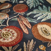 Vlněný kusový koberec Sanderson Jackfruit tumeric - indigo 148708 Brink & Campman